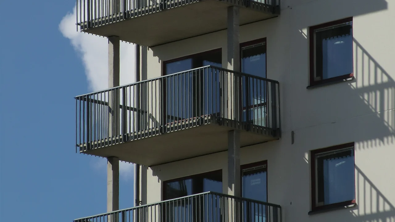 FUNKTION-1100-Galler-Remonthagen balkongräcken i glas EMOTION