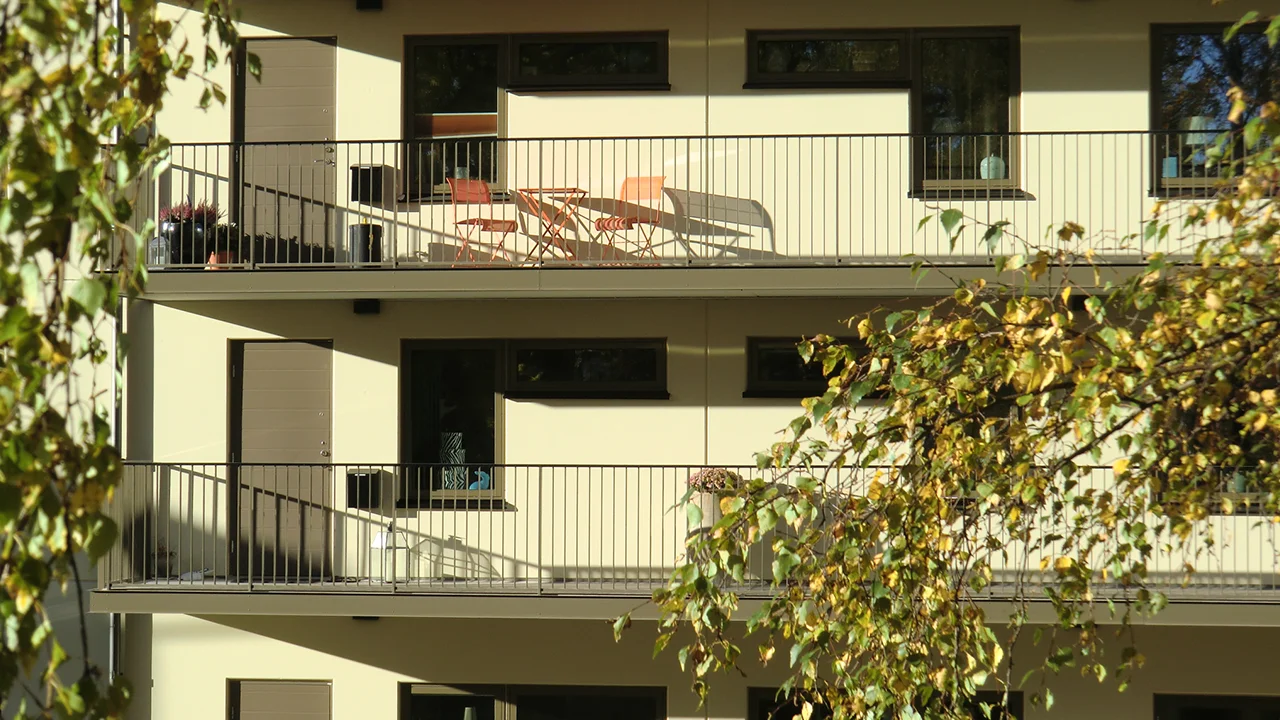 VISION-Galler-1100-Plattavtackning-Kolibrin Balkongräcken med perforerad plåt FUNKTION