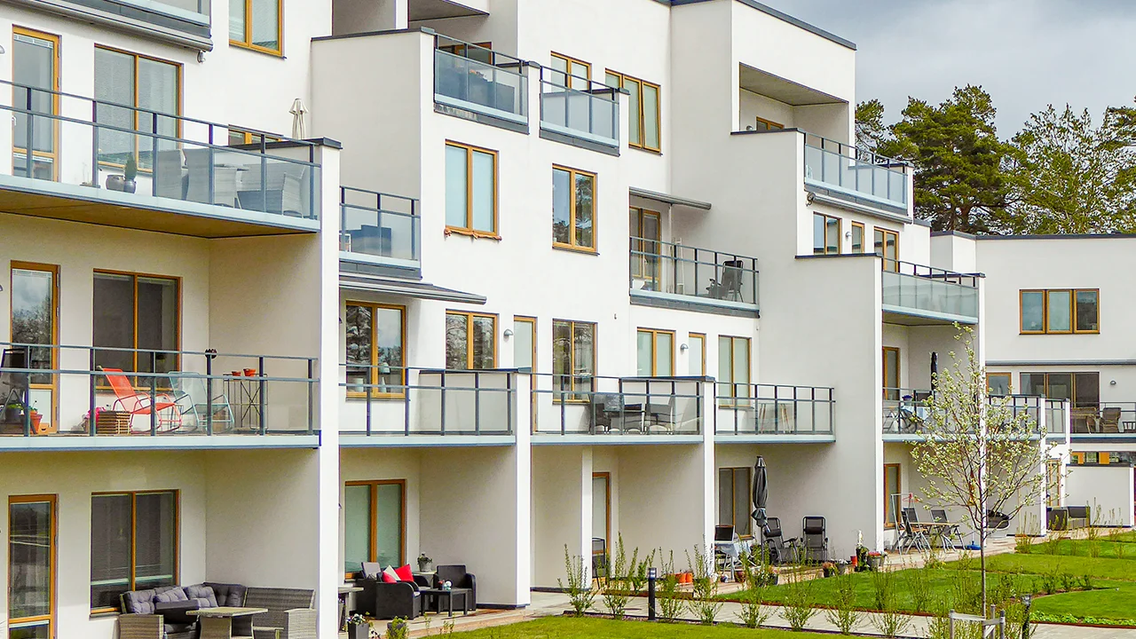 VISION-Glas-800-Utvandigt-Solglantan balkongräcken i glas EMOTION